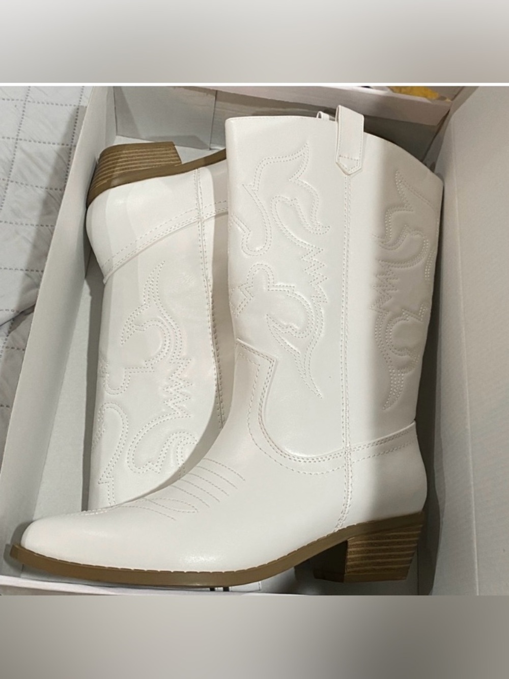 Cute White Western Cowboy Boots like new with box - Picture 3 of 5